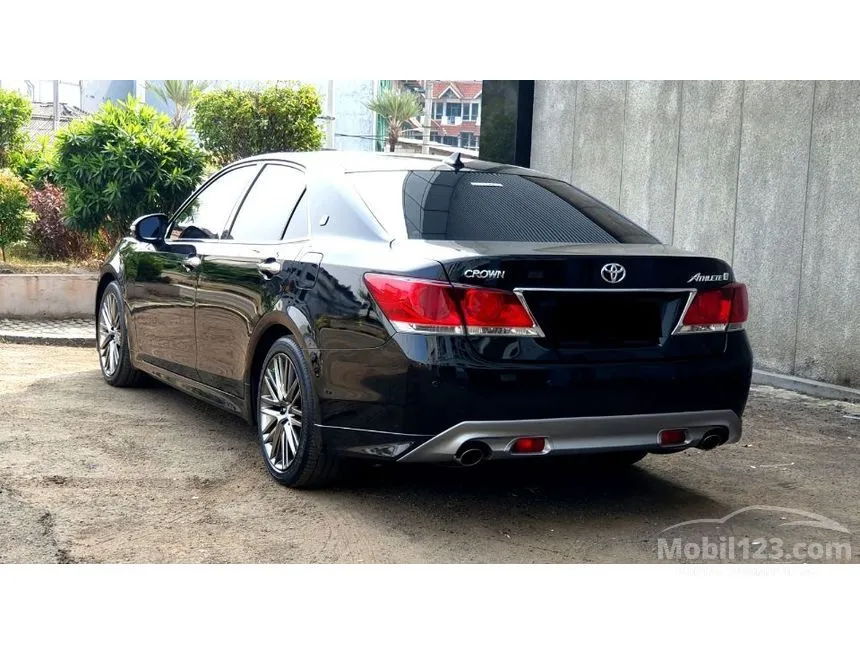 2013 Toyota Crown G Athlete Sedan