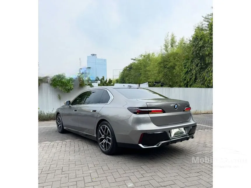 2023 BMW 735i M Sport Sedan
