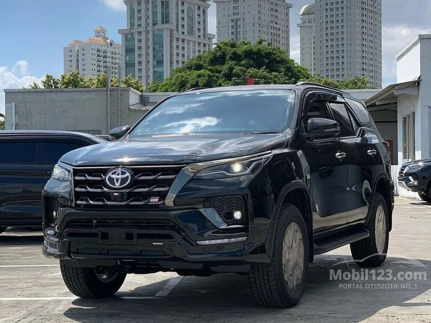 Jual Mobil Toyota Fortuner 2024 GR Sport 2.8 di Jawa Barat Automatic SUV Hitam Rp 584.700.000