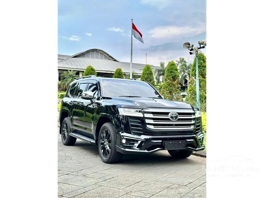 2023 Toyota Land Cruiser 300 VX-R SUV