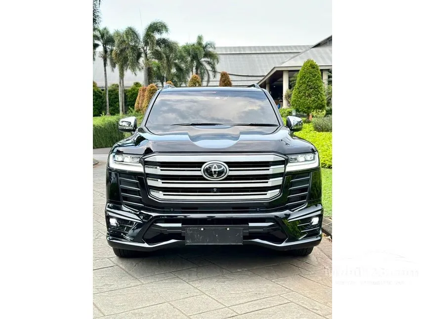2023 Toyota Land Cruiser 300 VX-R SUV