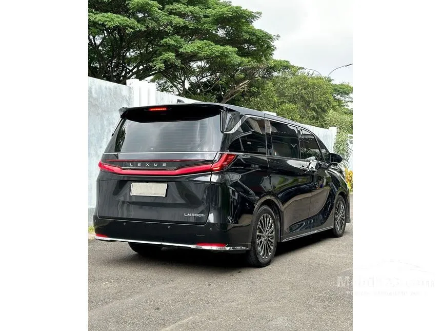 2023 Lexus LM 350h 7 Seater MPV