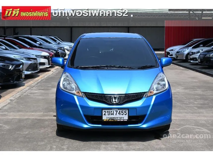 2013 Honda JAZZ V Hatchback