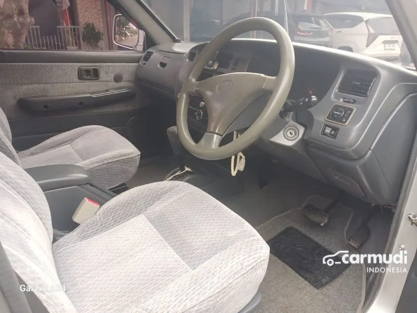 2002 Toyota Kijang Minibus GL Long (LGX) MPV