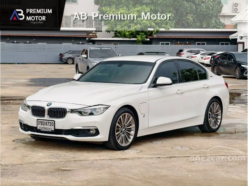2017 BMW 330e Luxury Sedan