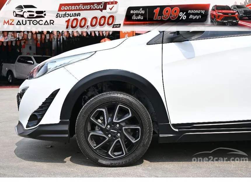 2019 Toyota YARIS High Cross Hatchback