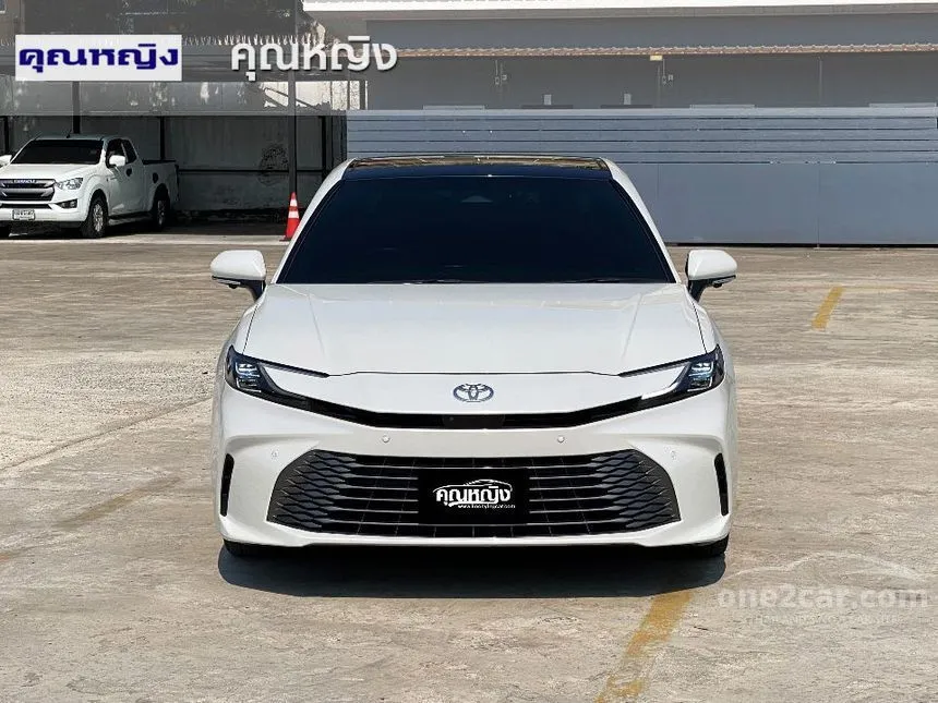 2025 Toyota CAMRY HEV Premium Luxury Sedan