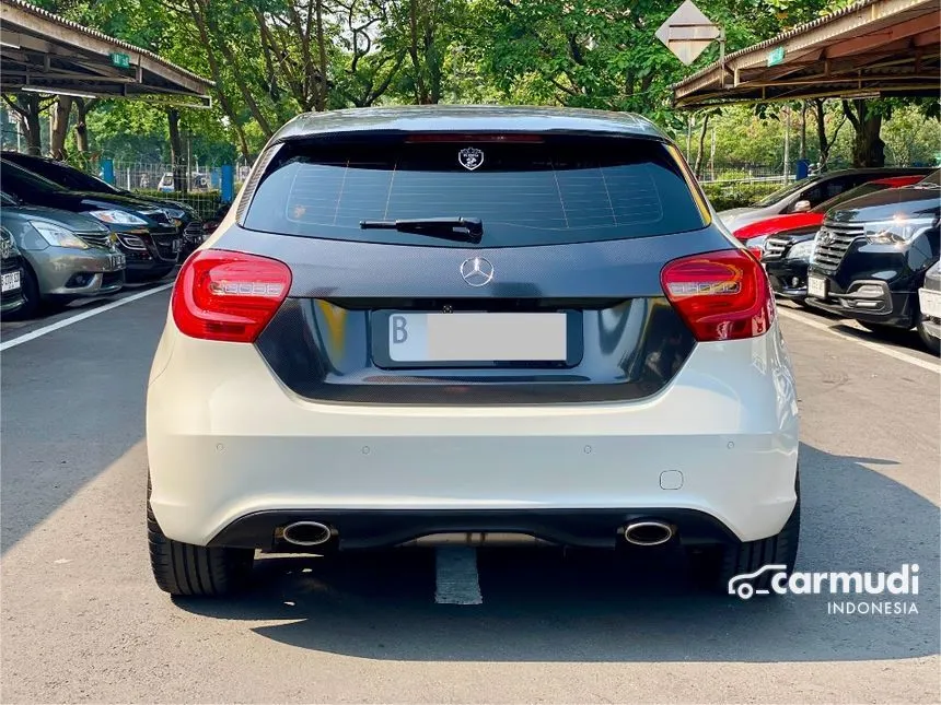 2013 Mercedes-Benz A200 Urban Hatchback