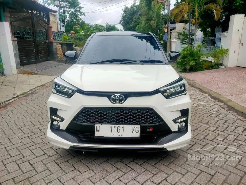 Jual Mobil Toyota Raize 2022 GR Sport 1.0 di Jawa Timur Automatic Wagon Putih Rp 205.000.000