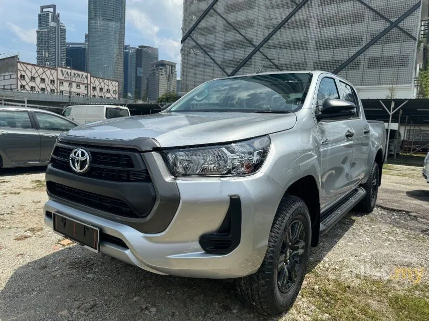 2024 Toyota Hilux E Dual Cab Pickup Truck