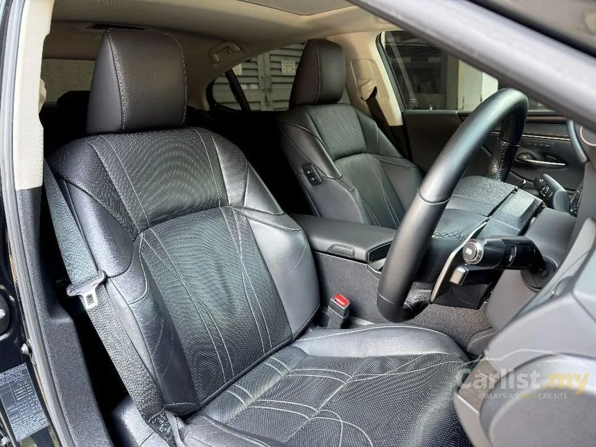 2022 Lexus ES 250 Luxury Sedan