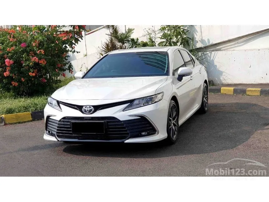 2021 Toyota Camry V Sedan