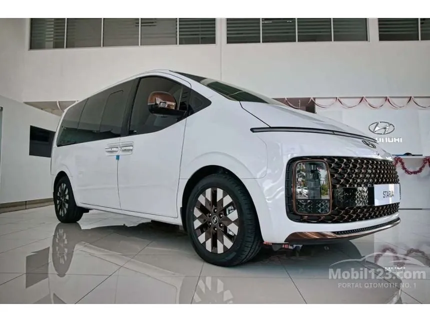 Jual Mobil Hyundai Staria 2024 Signature 7 2.2 di Jawa Barat Automatic Wagon Hitam Rp 1.040.000.000