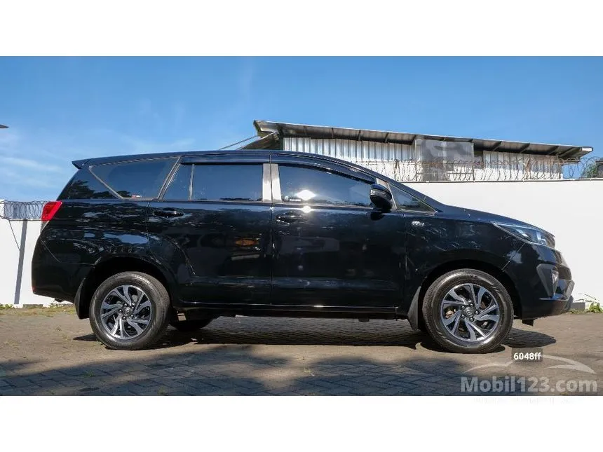 2022 Toyota Kijang Innova V Luxury MPV