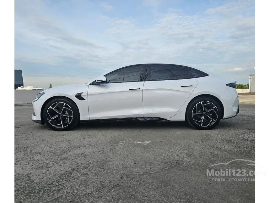 2024 BYD Seal Premium Extended Range Sedan
