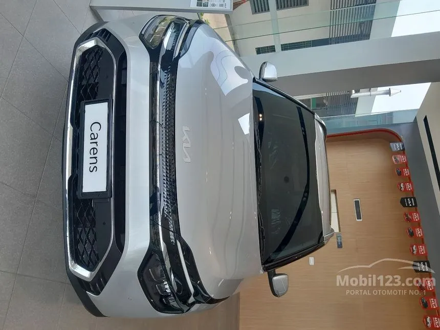 Jual Mobil KIA Carens 2024 Premiere 1.5 di Jawa Barat Automatic MPV Silver Rp 390.000.000