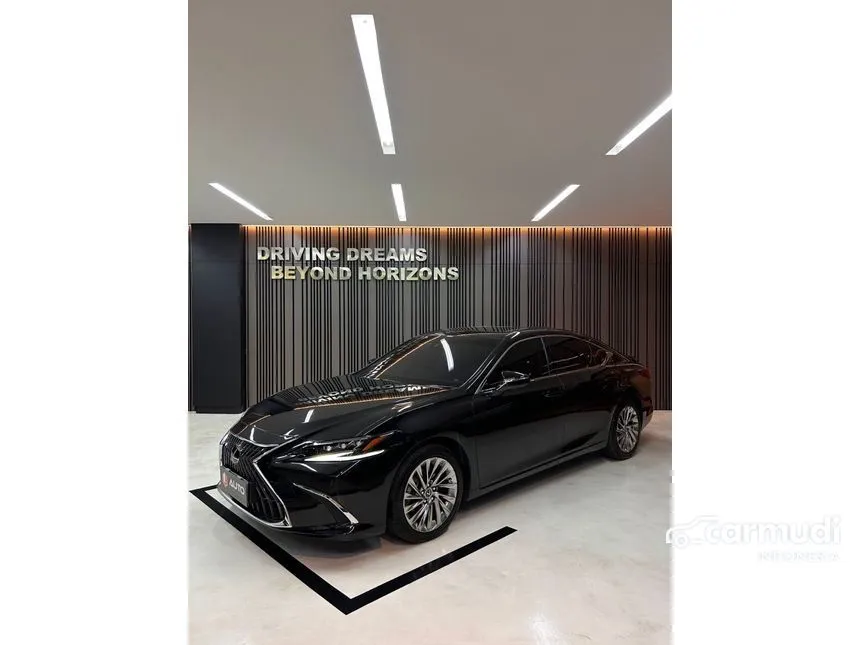 Jual Mobil Lexus ES300h 2023 Ultra Luxury 2.5 di DKI Jakarta Automatic Sedan Hitam Rp 1.075.000.000
