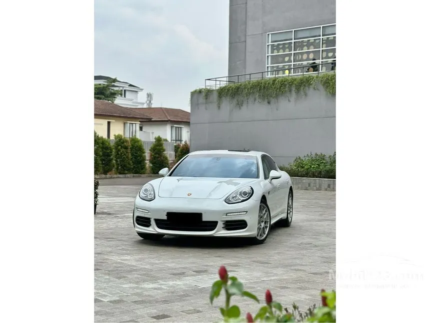 2015 Porsche Panamera S Hatchback