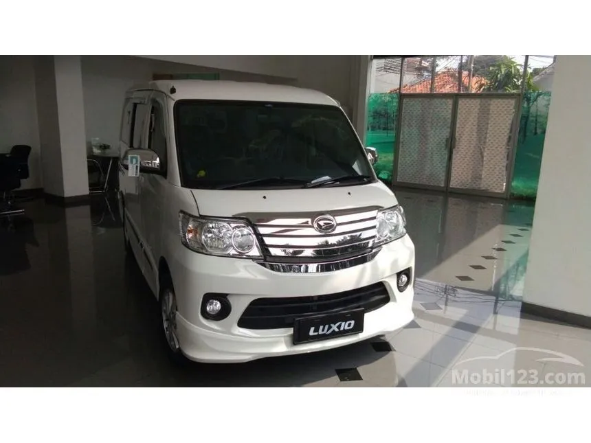 Jual Mobil Daihatsu Luxio 2024 X 1.5 di Jawa Barat Manual MPV Putih Rp 241.000.000