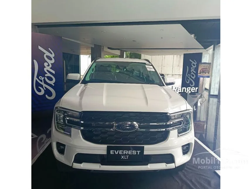 Jual Mobil Ford Everest 2023 XLT 2.0 di Riau Automatic SUV Putih Rp 827.000.000