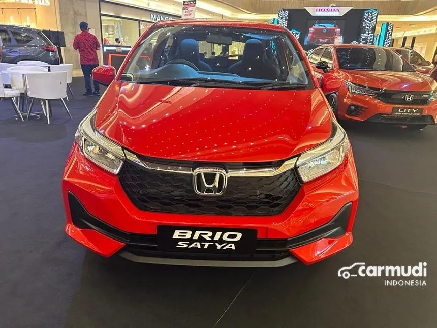 Jual Mobil Honda Brio 2024 E Satya 1.2 di Jawa Timur Manual Hatchback Merah Rp 180.400.000