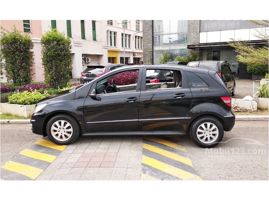 Jual Mobil Mercedes-Benz B180 2010 B180 1.7 di DKI Jakarta 