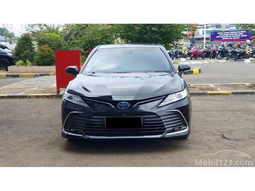 2022 Toyota Camry Hybrid Sedan