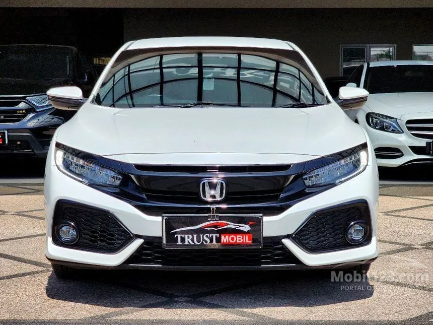 Jual Mobil Honda Civic 2017 E 1.5 di Jawa Timur Automatic Hatchback Putih Rp 355.000.000