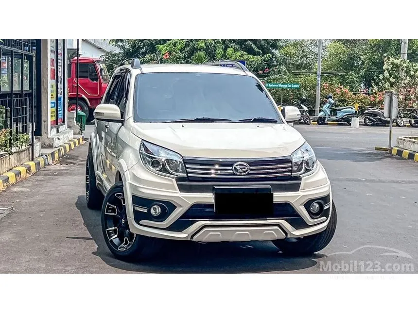 Jual Mobil Daihatsu Terios 2015 R 1.5 di DKI Jakarta Automatic SUV Putih Rp 125.000.000