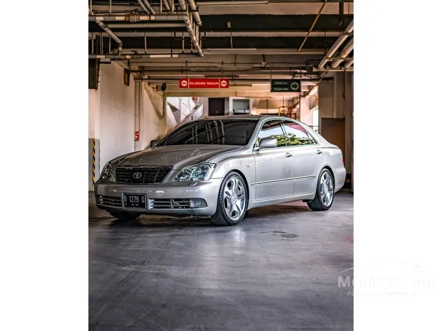 Jual Mobil Toyota Crown 2005 Royal Saloon Standard 3.0 di Jawa Timur Automatic Sedan Silver Rp 245.000.000