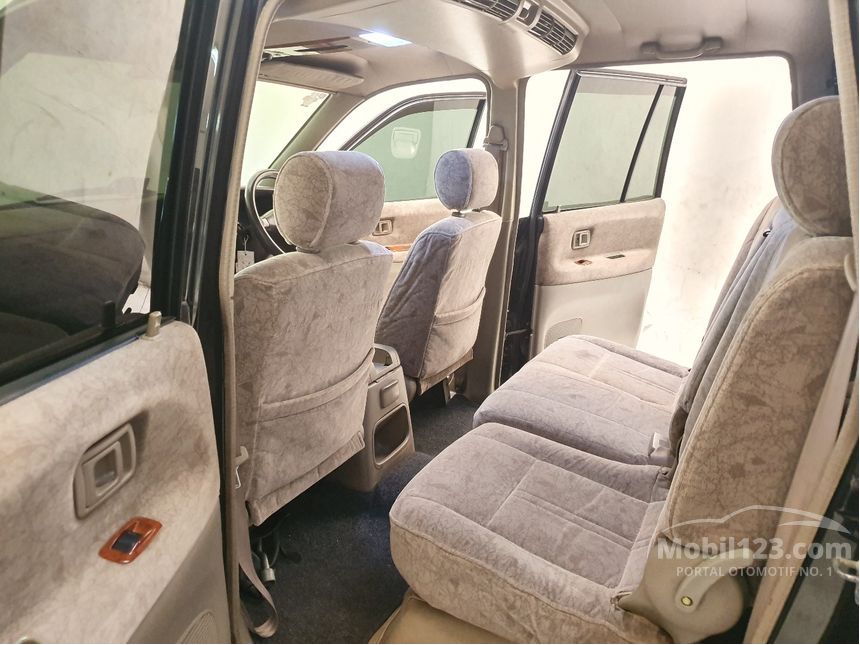 Jual Mobil Toyota Kijang 2004 LGX-D 2.4 di Jawa Timur ...
