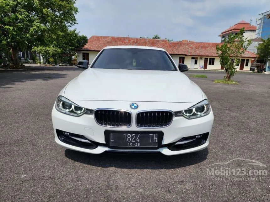 Jual Mobil BMW 320i 2013 Sport 2.0 di Jawa Timur Automatic Sedan Putih Rp 298.900.000