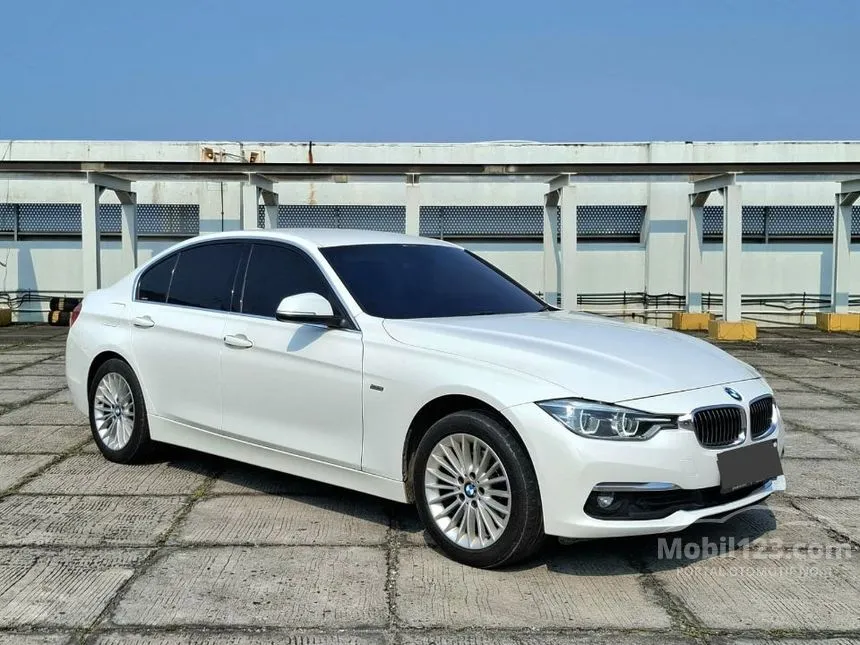 Jual Mobil BMW 320i 2018 Luxury 2.0 di DKI Jakarta Automatic Sedan Hitam Rp 338.000.000
