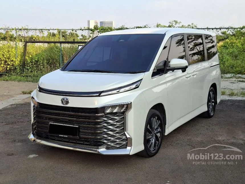 2025 Toyota Voxy (Premium Color) MPV