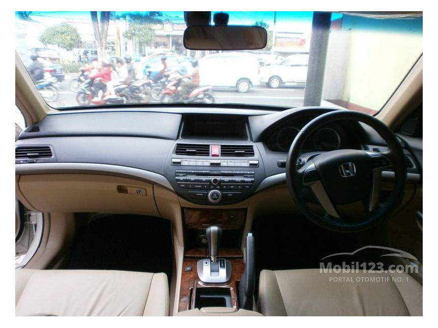 Jual Mobil  Honda  Accord  2011 VTi L 2 4 di Jawa  Tengah  