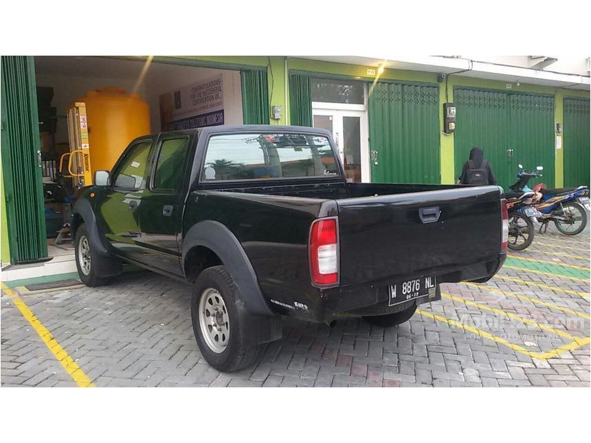 2010 Nissan Frontier NP300 Dual Cab Pick-up