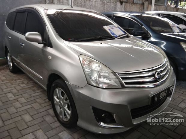  Nissan  Grand Livina Mobil  bekas  dijual  di Semarang Jawa 