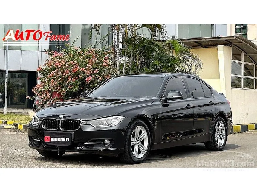 Jual Mobil BMW 320i 2014 Sport 2.0 di DKI Jakarta Automatic Sedan Hitam Rp 285.000.000