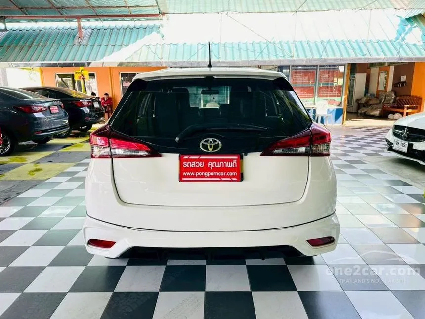 2020 Toyota YARIS Mid Hatchback