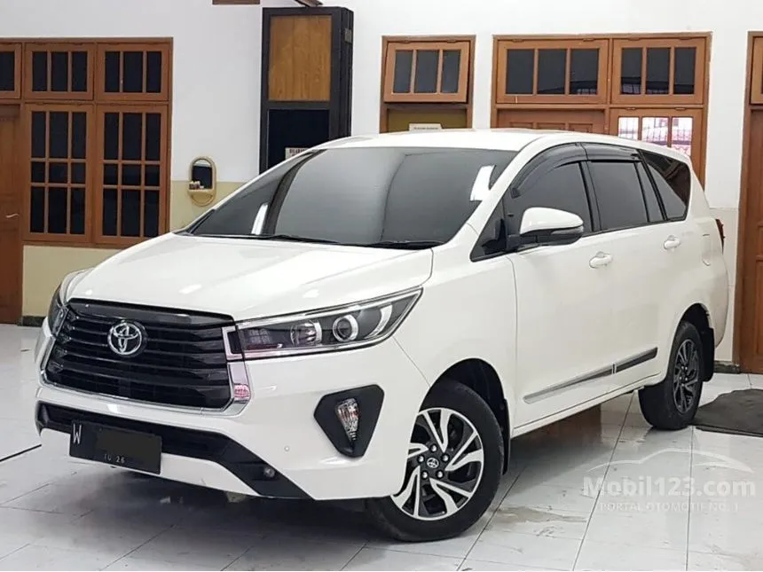 Jual Mobil Toyota Kijang Innova 2021 V 2.4 di Jawa Timur Automatic MPV Putih Rp 423.500.000