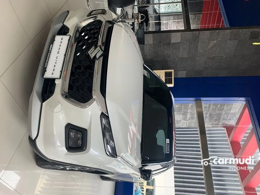 Jual Mobil Suzuki Grand Vitara 2024 MHEV GX Two Tone 1.5 di Jawa Timur Automatic SUV Putih Rp 321.000.000
