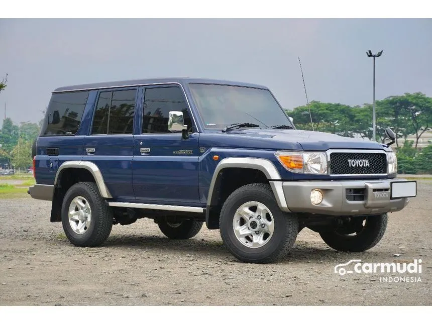 2015 Toyota Land Cruiser 70 GXL 30th Anniversary SUV