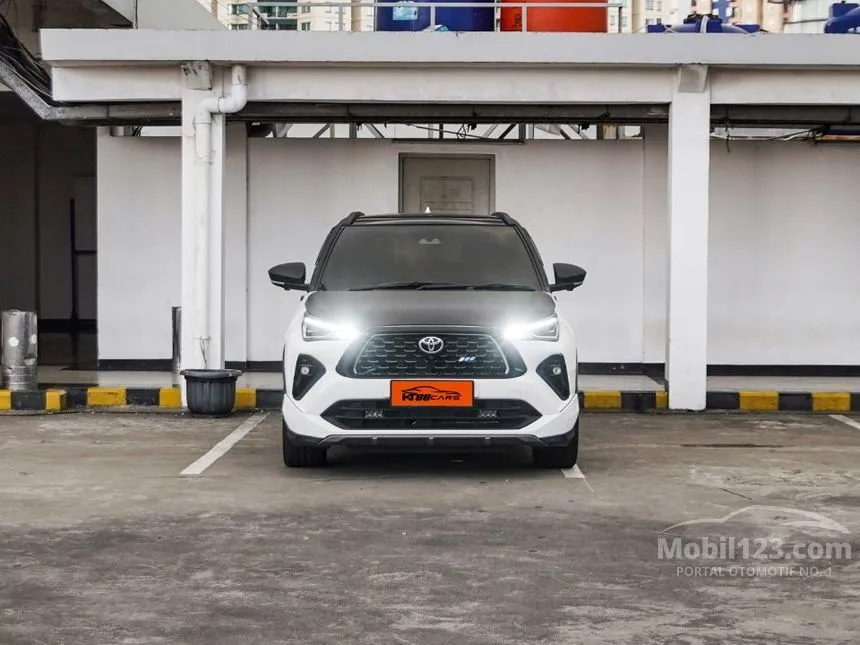 2023 Toyota Yaris Cross S HV (2 Tone) with GR Parts Aero Pkg SUV