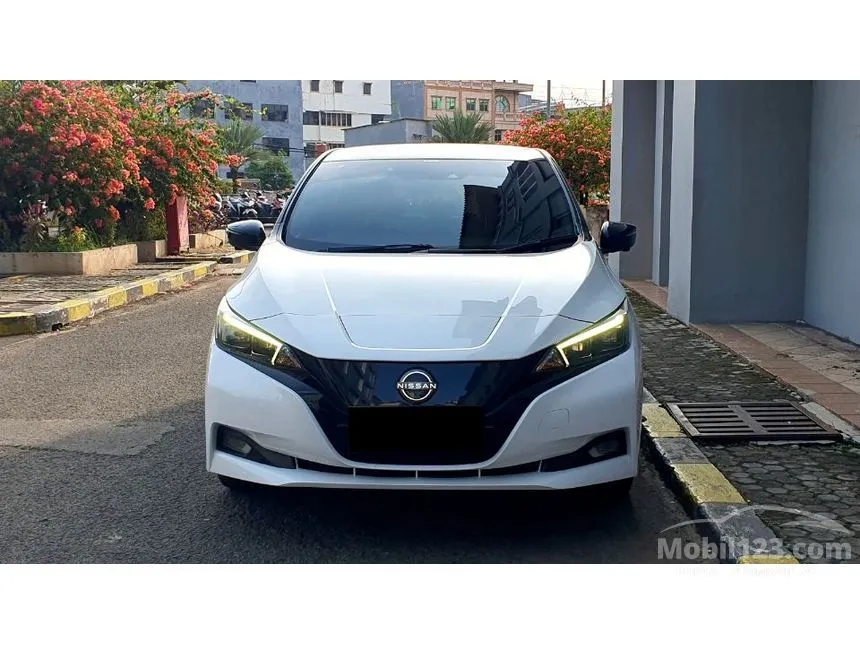 2023 Nissan Leaf (2 Tone) Hatchback