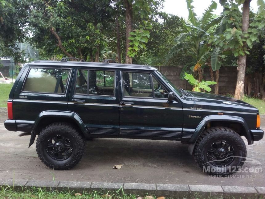  Jual Mobil Jeep Cherokee  1998 4 0 di Banten Automatic SUV 