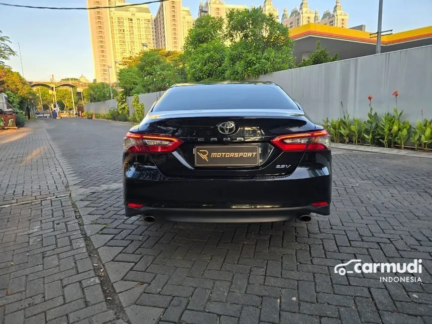 2022 Toyota Camry V Sedan