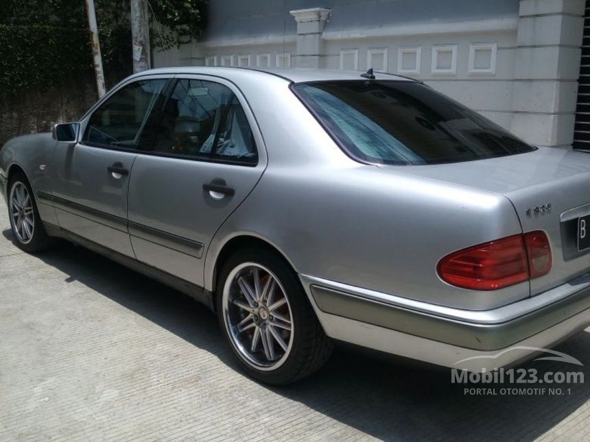 1997 Mercedes-Benz E230 W210 Sedan
