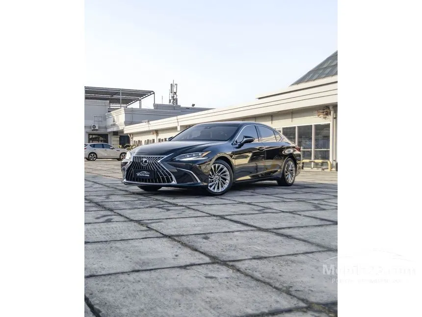 2024 Lexus ES 300h Ultra Luxury Sedan