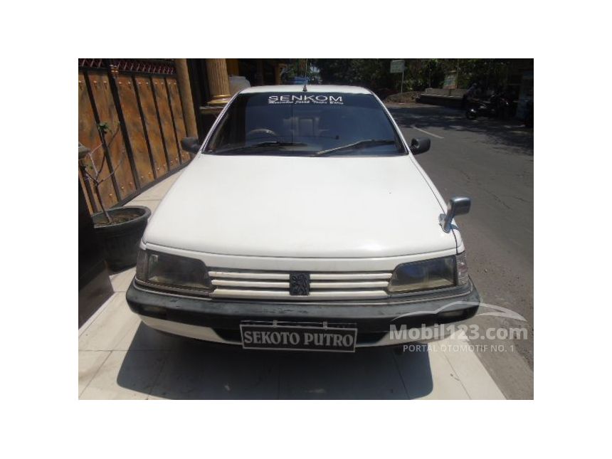 Jual Mobil Peugeot 405 1991 1.9 di Jawa Timur Manual Sedan Putih Rp 22.