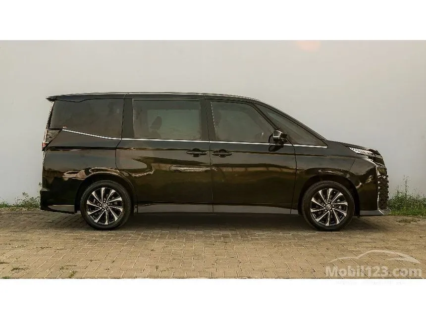 2022 Toyota Voxy MPV